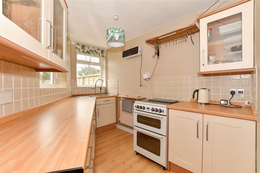 Property photo 3 of 18 Kitchen