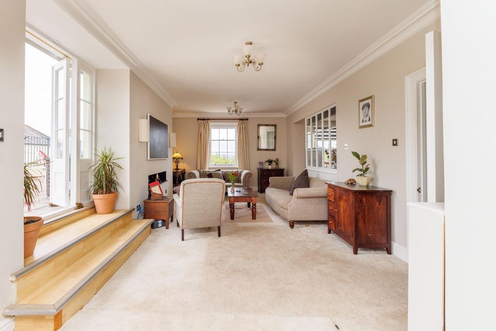 Property photo 3 of 31 33 Long Fox Manor-23.Jpg