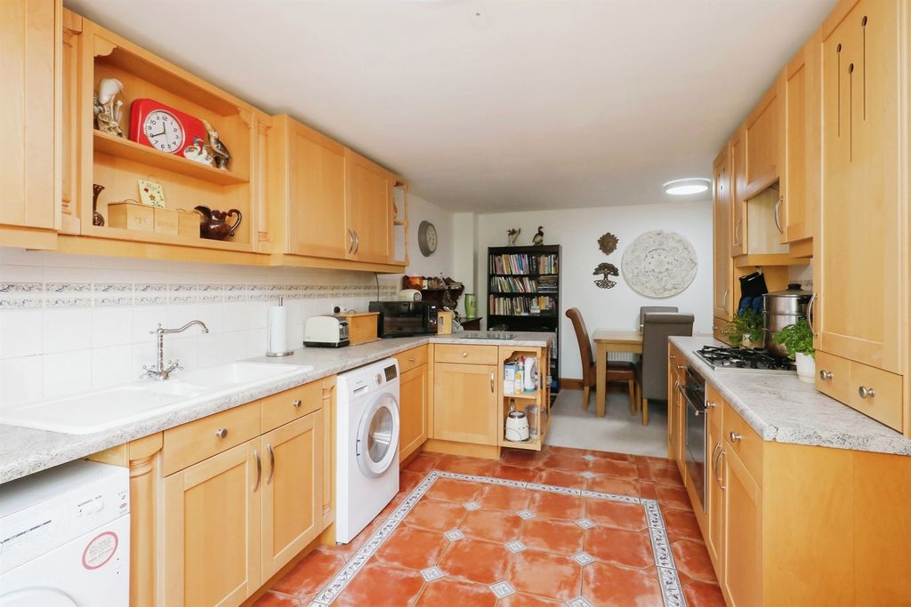 Property photo 3 of 17