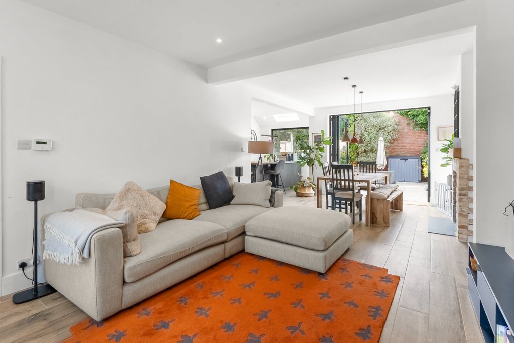 Property photo 2 of 16 Picture No. 15