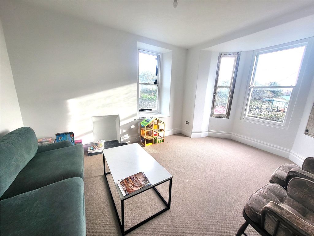 Property photo 2 of 25 Picture No. 35