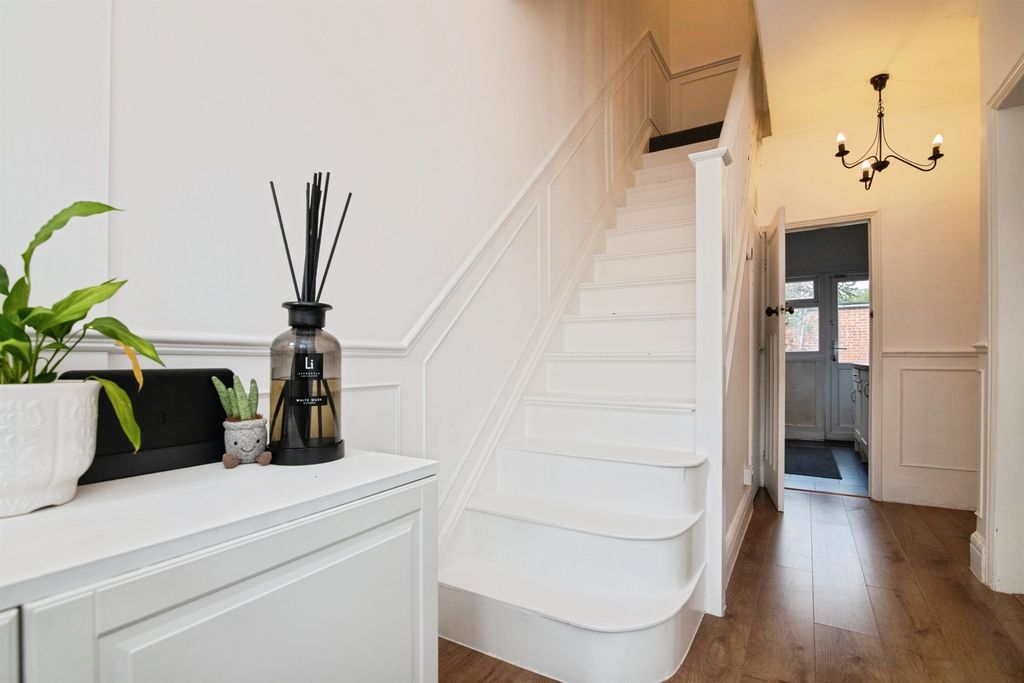 Property photo 3 of 27