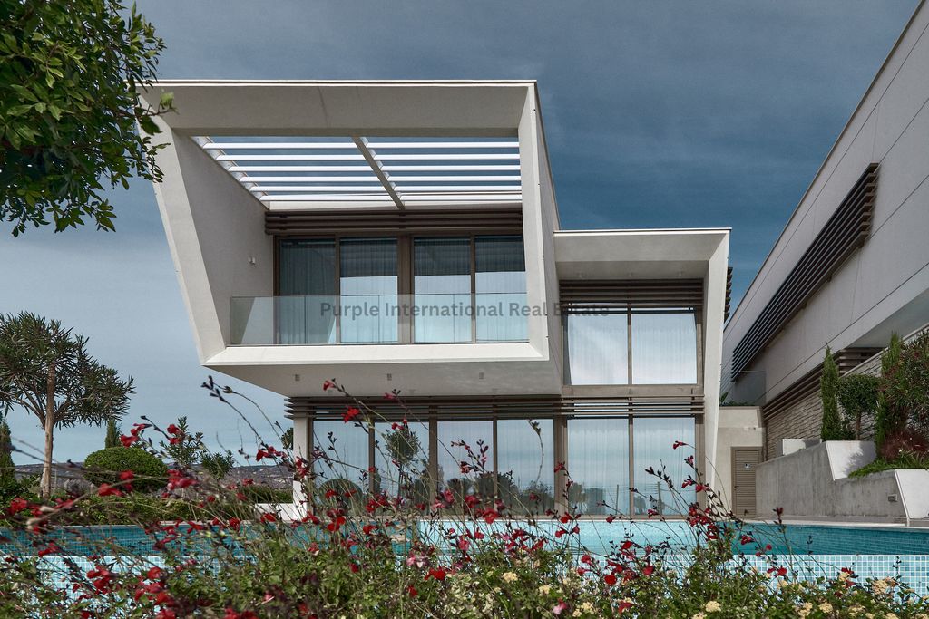 Property photo 1 of 3