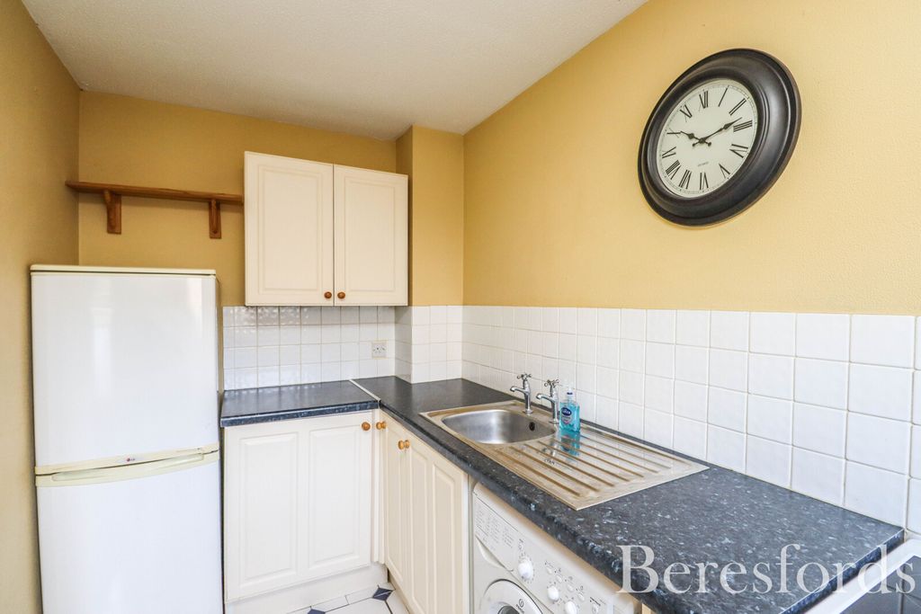 Property photo 3 of 8 Picture 3