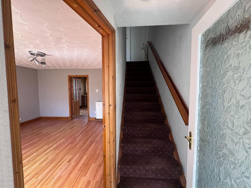 Property photo 3 of 20 Inner Hallway