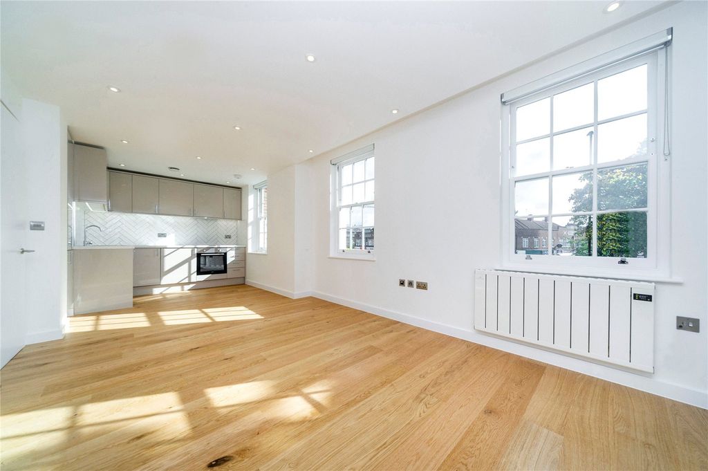 Property photo 2 of 8