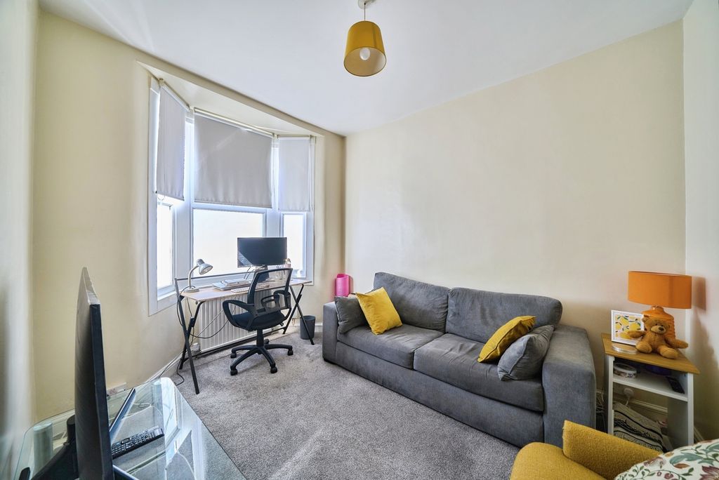 Property photo 3 of 19 Pbox-Img.Jpg