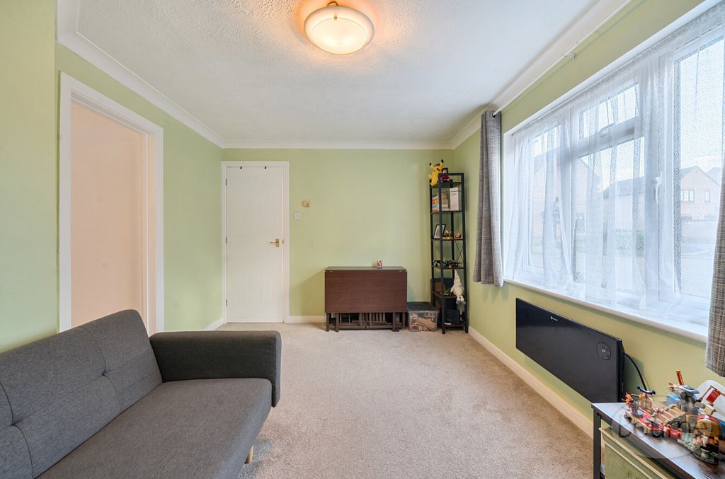 Property photo 3 of 12 d984F274-2823-4c7...