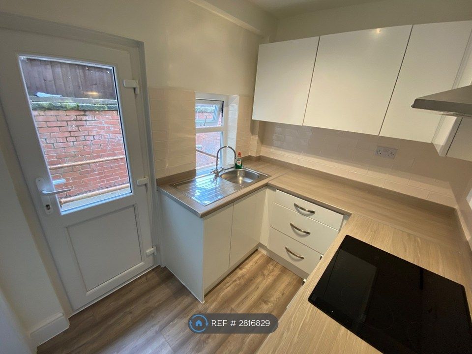 Property photo 3 of 7 Kitchen