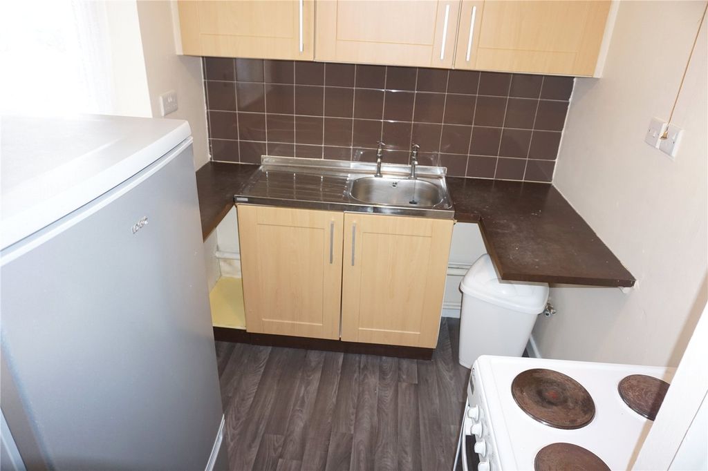 Property photo 2 of 8 Picture No. 10