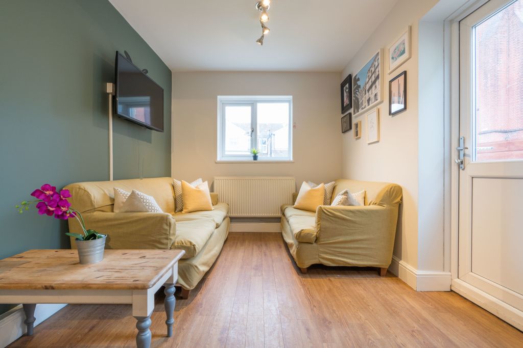 Property photo 1 of 15 Photo 0