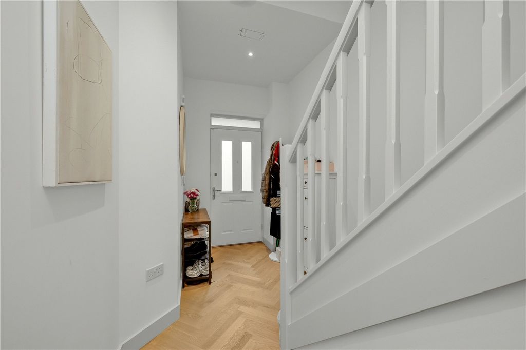 Property photo 2 of 12 Entrance Hall