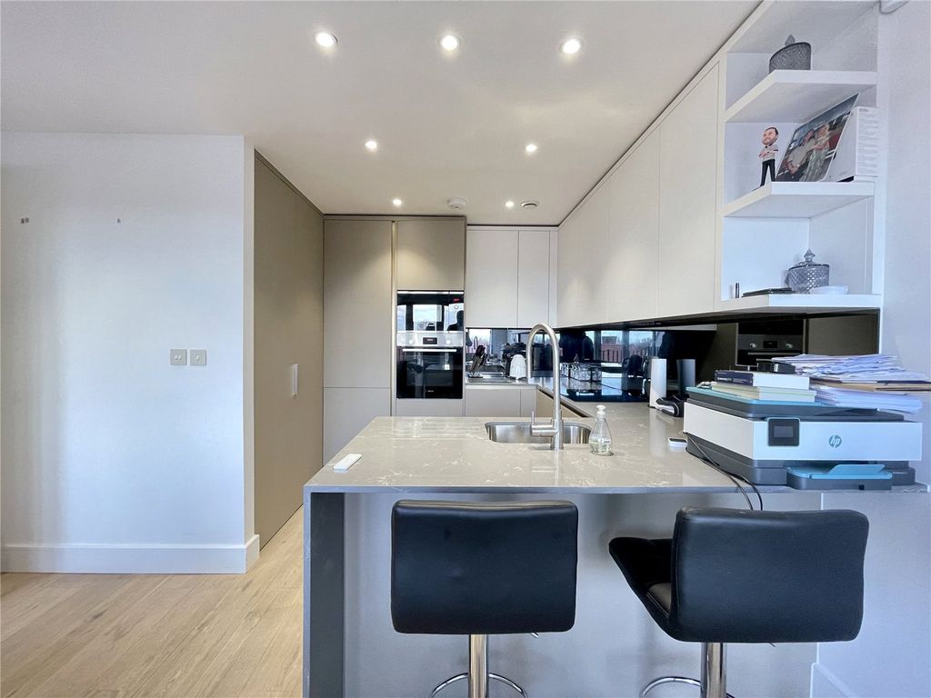 Property photo 2 of 16 Picture No. 11