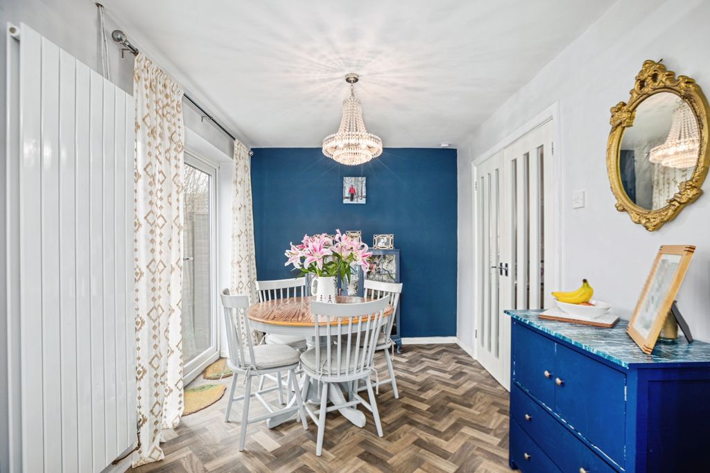 Property photo 3 of 16 Dining Area