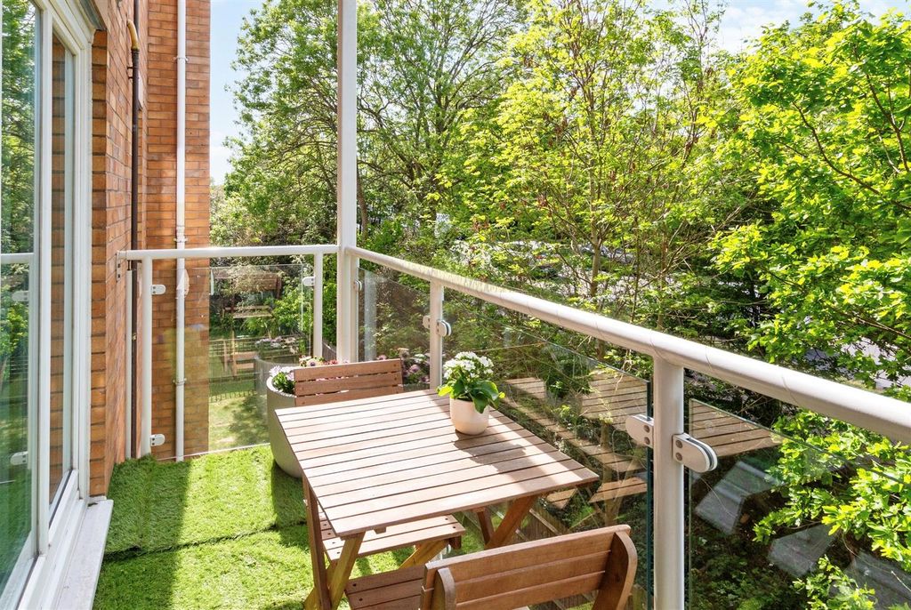Property photo 3 of 11 Balcony