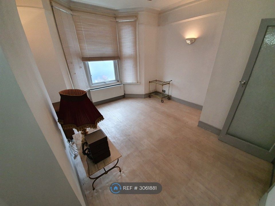 Property photo 2 of 9 Front Room