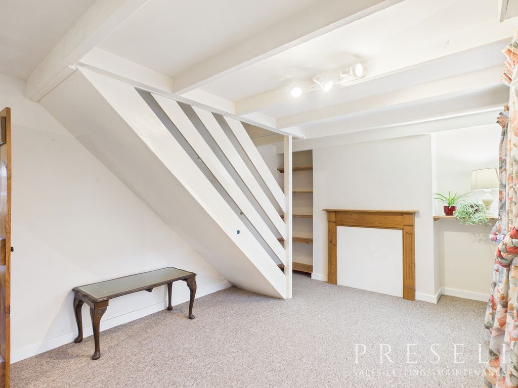 Property photo 3 of 16 Cam05119G0-Pr0071-Still002