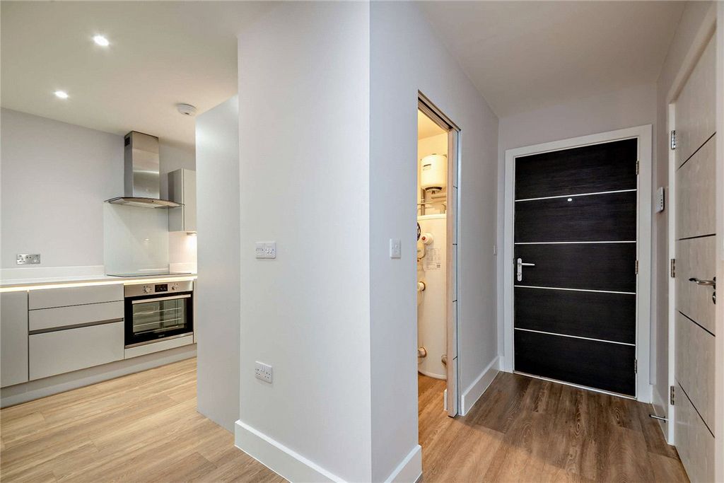 Additional image 12 of 2 bed flat for saleSt Marys Road, Newbury, Berkshire RG14