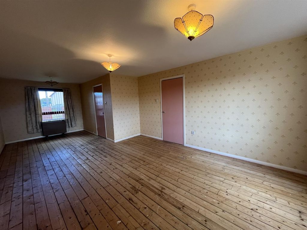 Property photo 3 of 19 Lounge/Diner