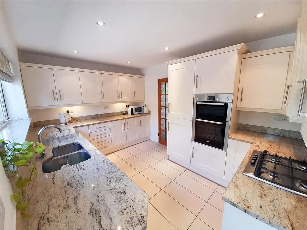 Property photo 3 of 20 Kitchen