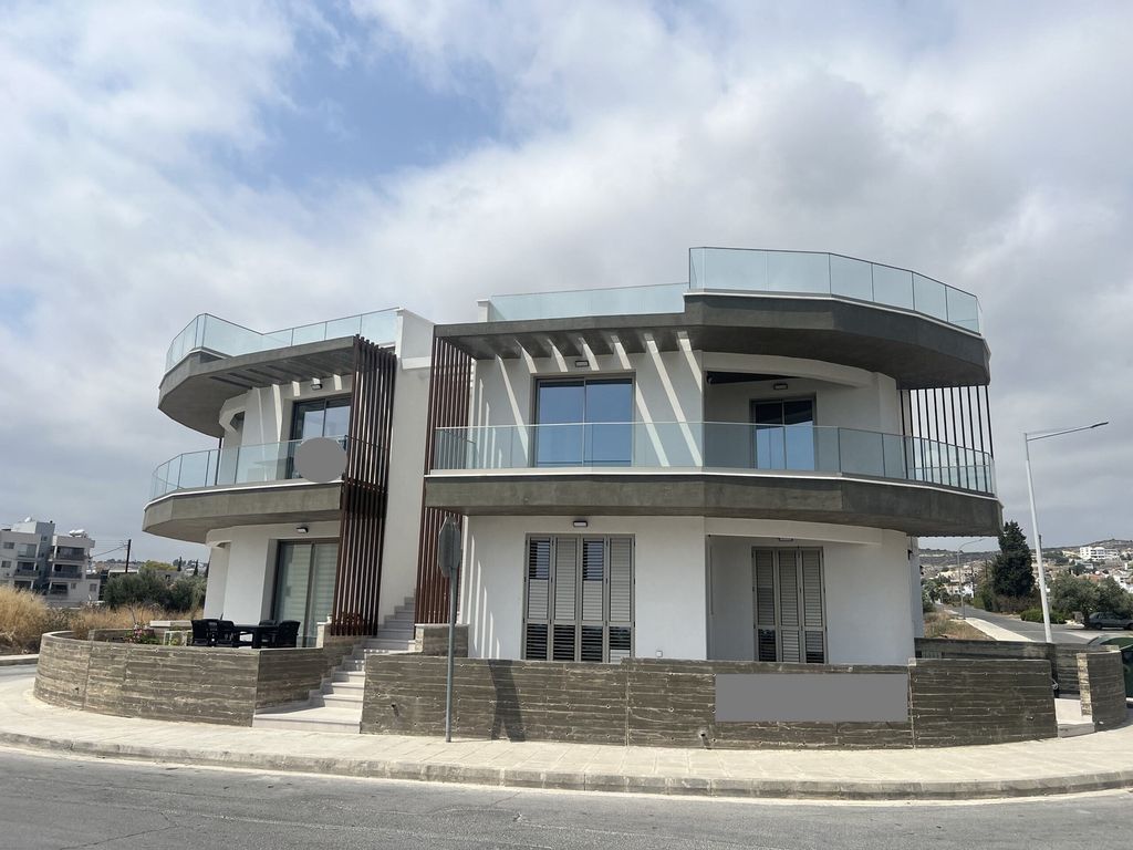 Property photo 1 of 28