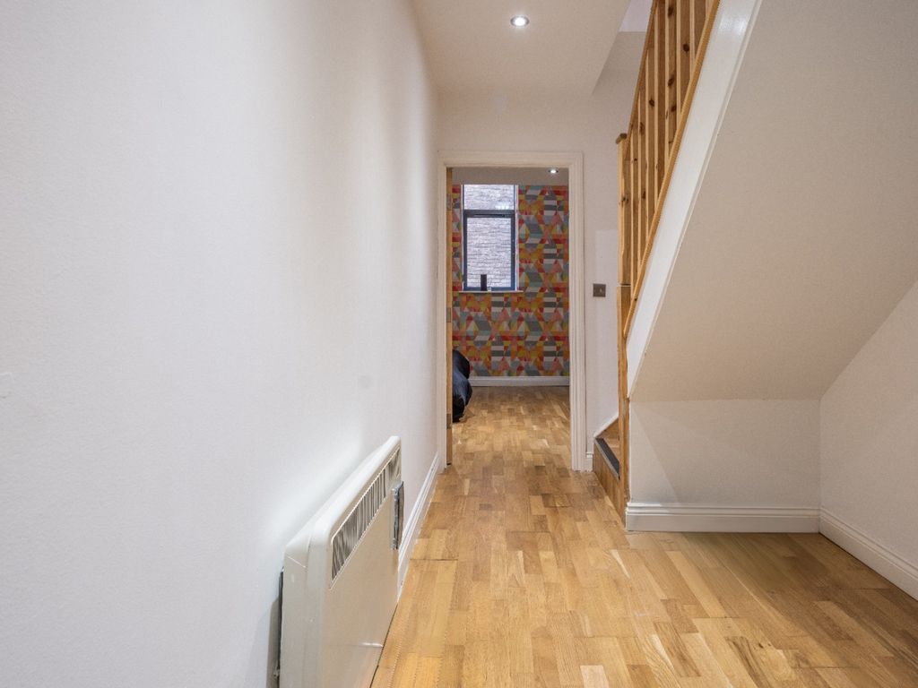 Property photo 3 of 8 4766692