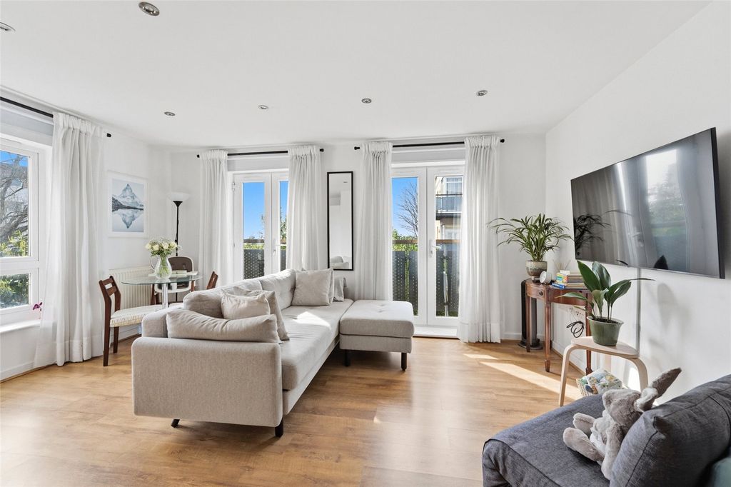 Property photo 3 of 16 Picture No. 11