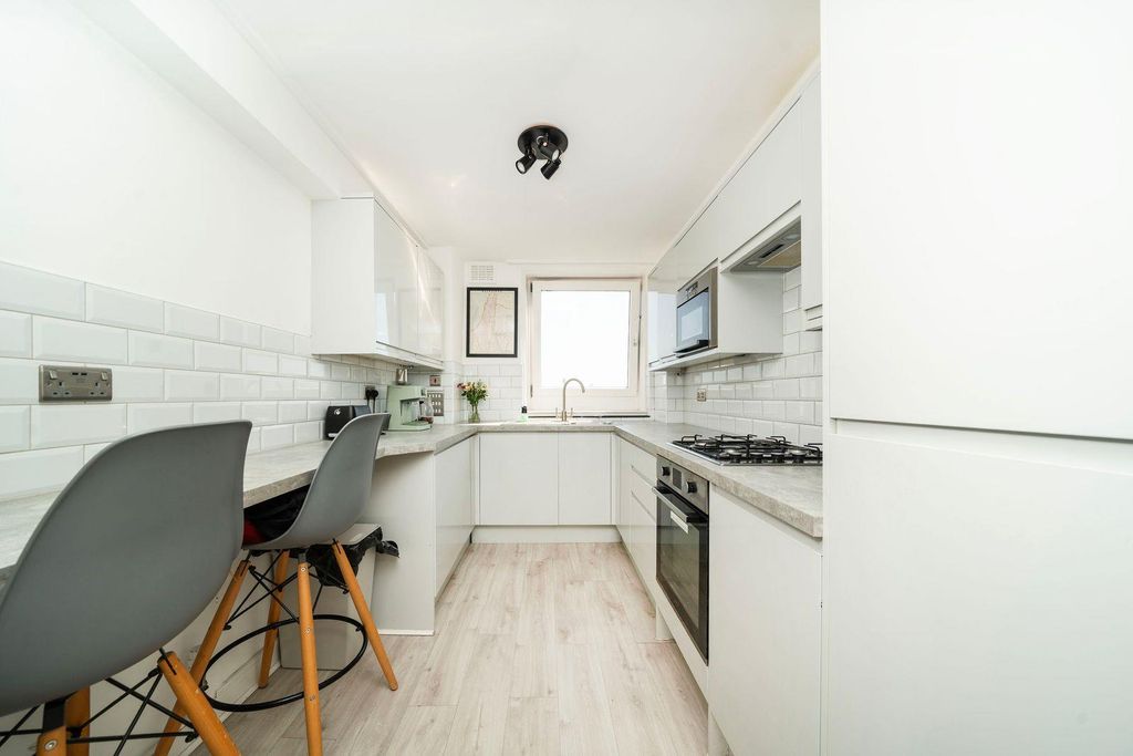 Property photo 2 of 12 4