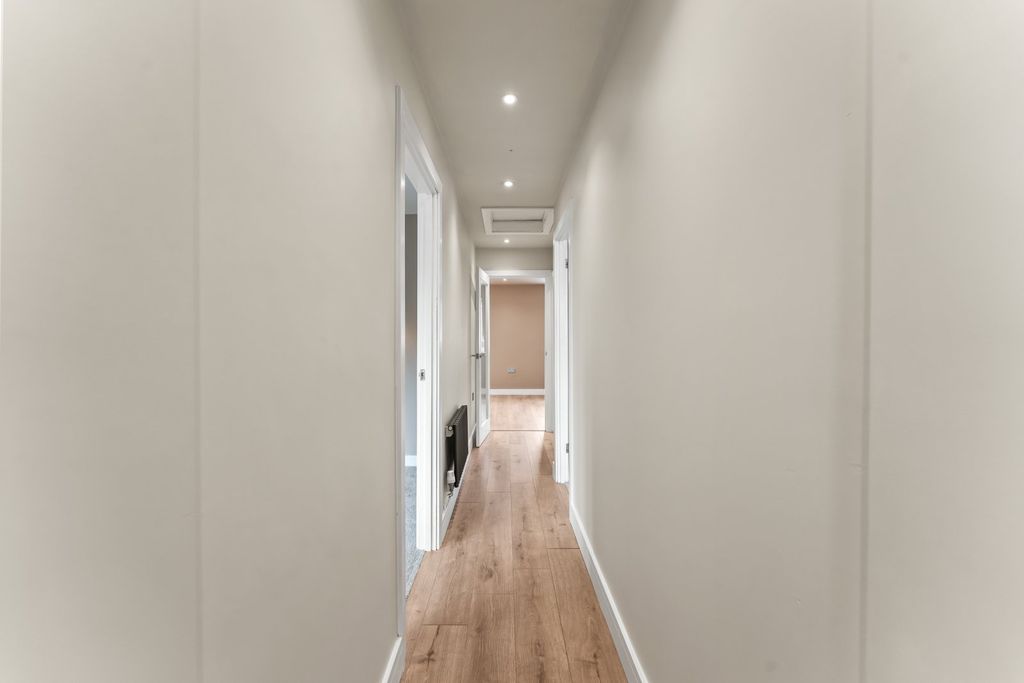 Property photo 2 of 30