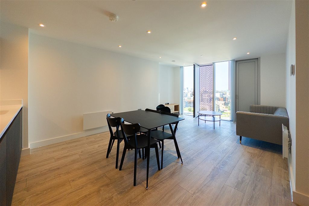 Property photo 2 of 9 (Main)