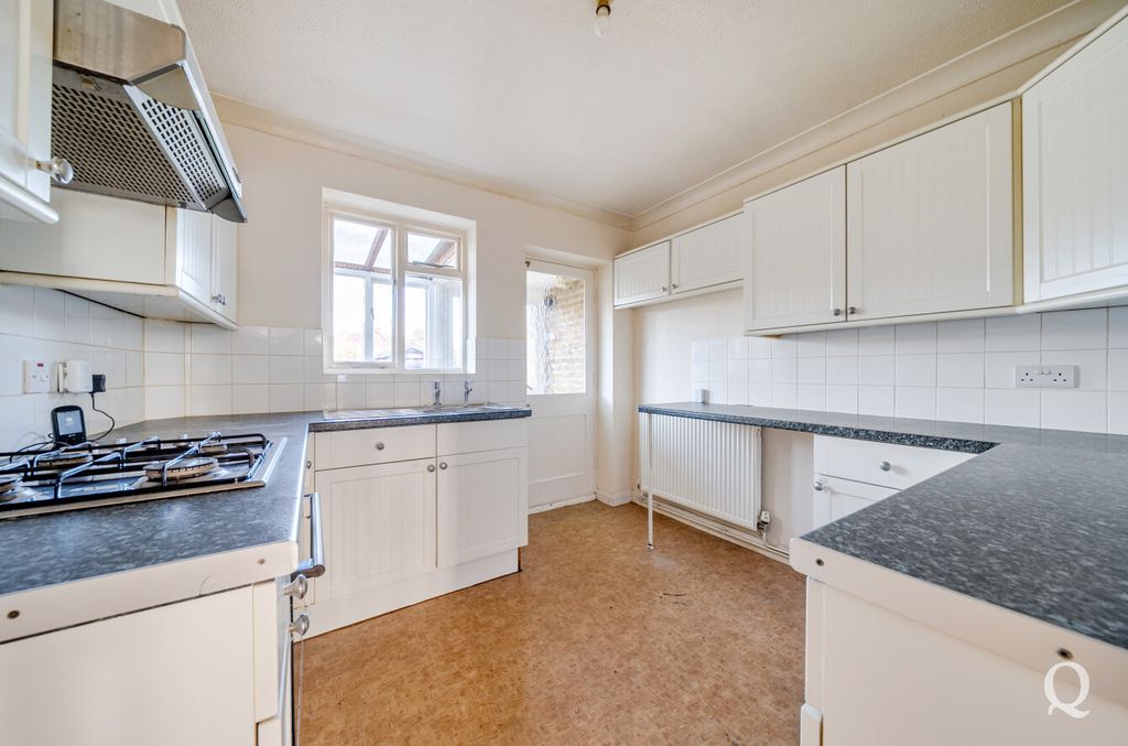 Property photo 2 of 23 E80539F9-c8A6-411...