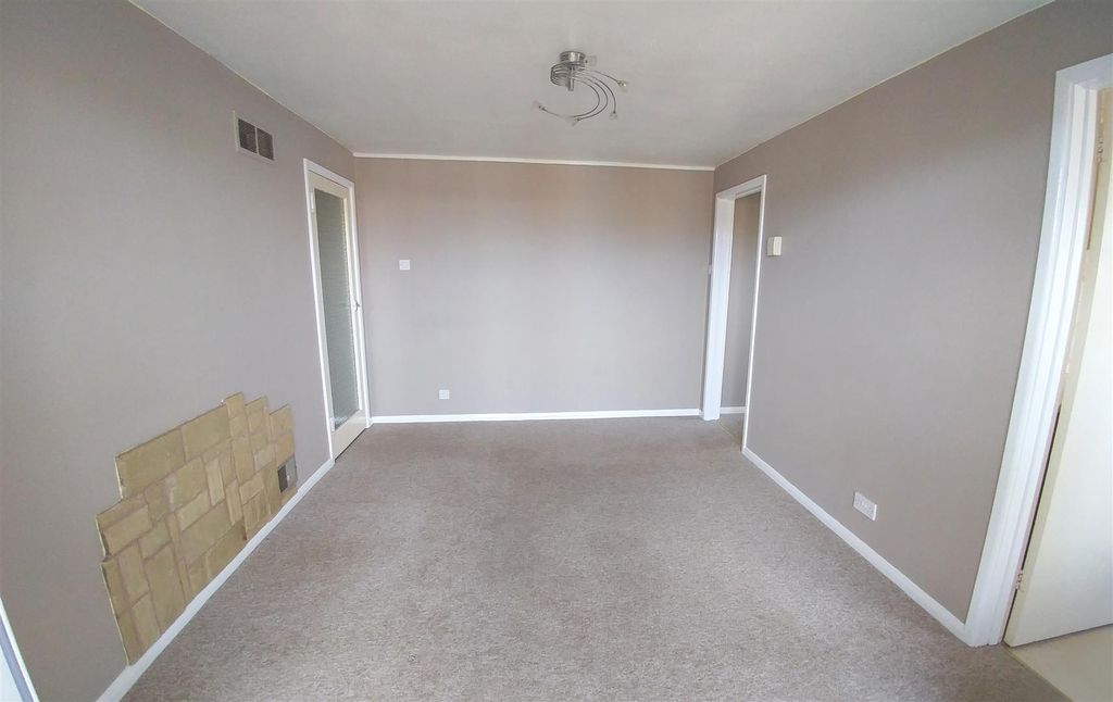 Property photo 3 of 9 Elizabeth Court 4.Jpg