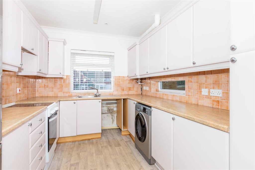 Property photo 3 of 14 Halsbury-10.Jpg