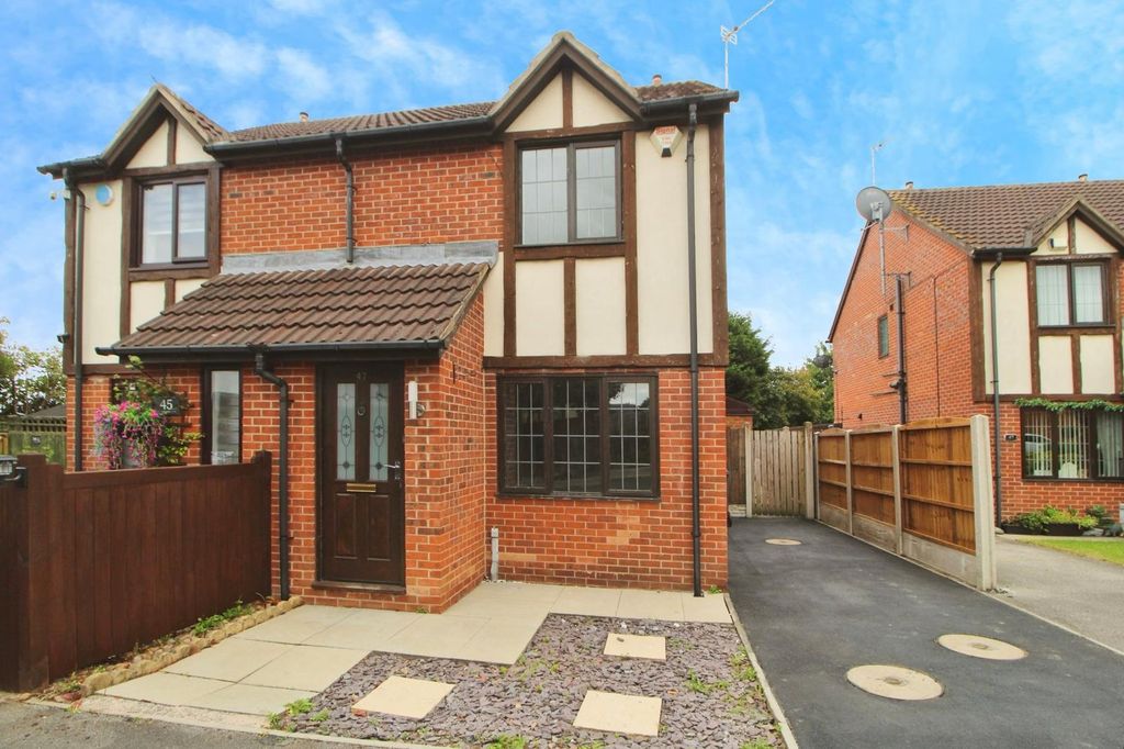 Property photo 1 of 16 2 Bed Semi-Detached House To Rent In Edlington Dn12