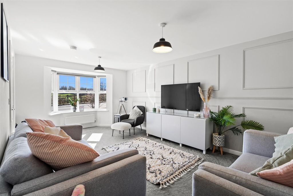 Property photo 2 of 23