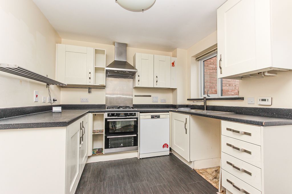 Property photo 2 of 10 Kitchen