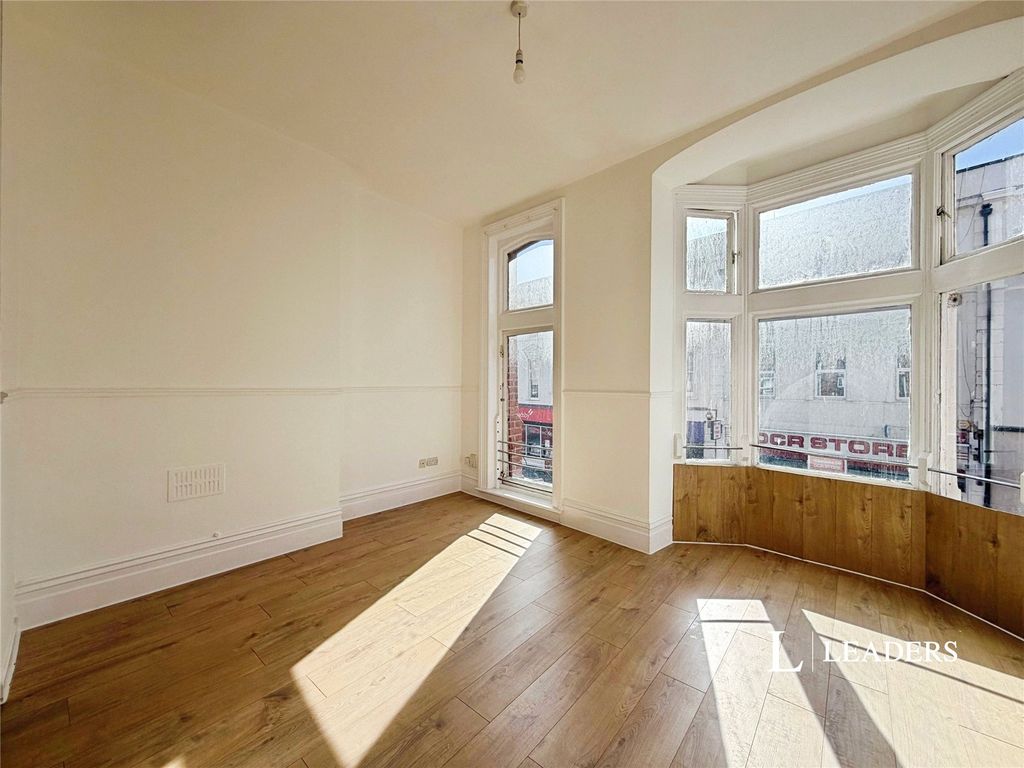 Property photo 3 of 14 Picture No. 05