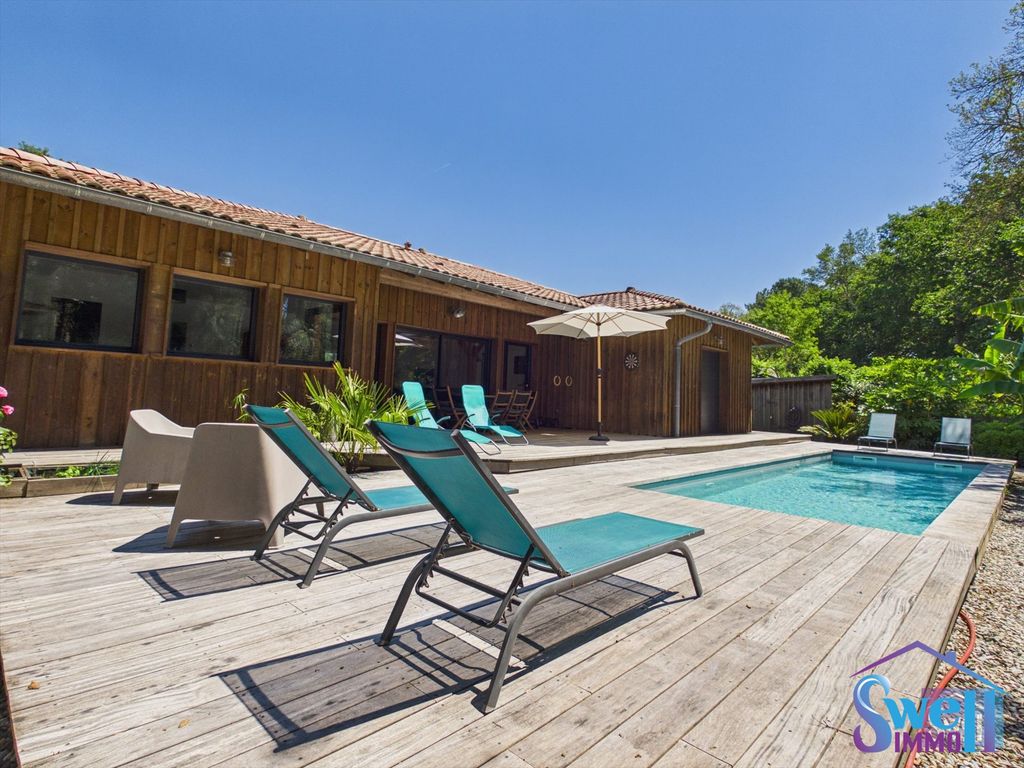 Property photo 1 of 23 Facing The Forest, Wooden Frame Villa T6 159 m² With Pool And Garage