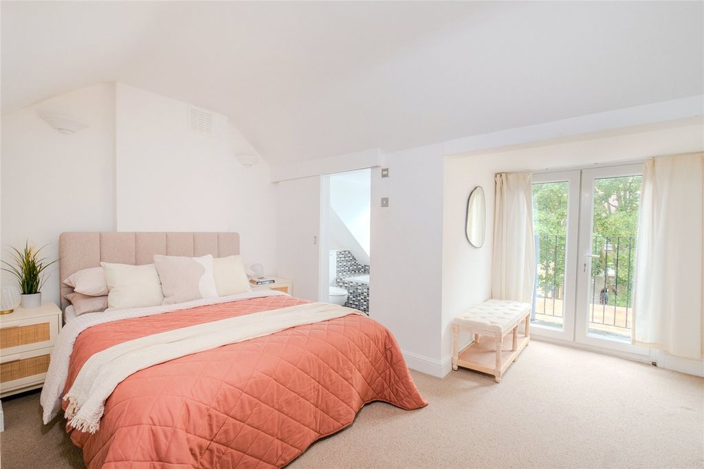 Property photo 2 of 13 Picture No. 02