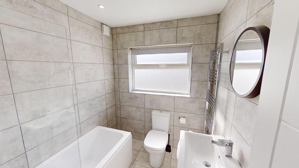 Property photo 2 of 13 A Bright And Modern Bathroom Suite Featuring A Bat...