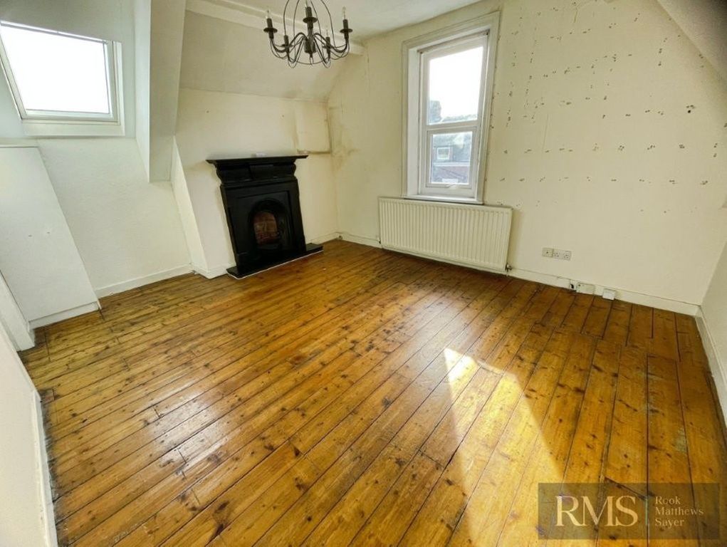 Property photo 3 of 8 Photo 8