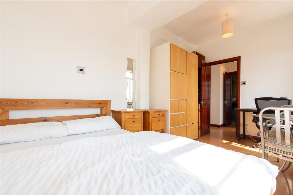 Property photo 1 of 5 Studio Room 12 (1 Of 1).Jpg