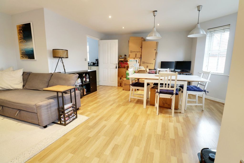 Property photo 2 of 13 5501302