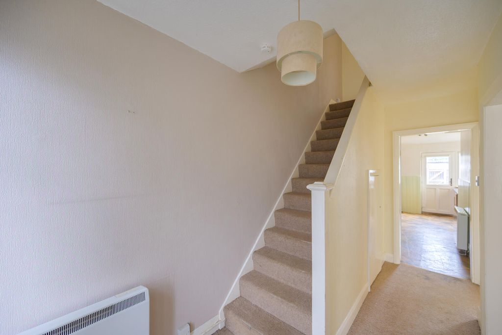 Property photo 2 of 14 Hallway