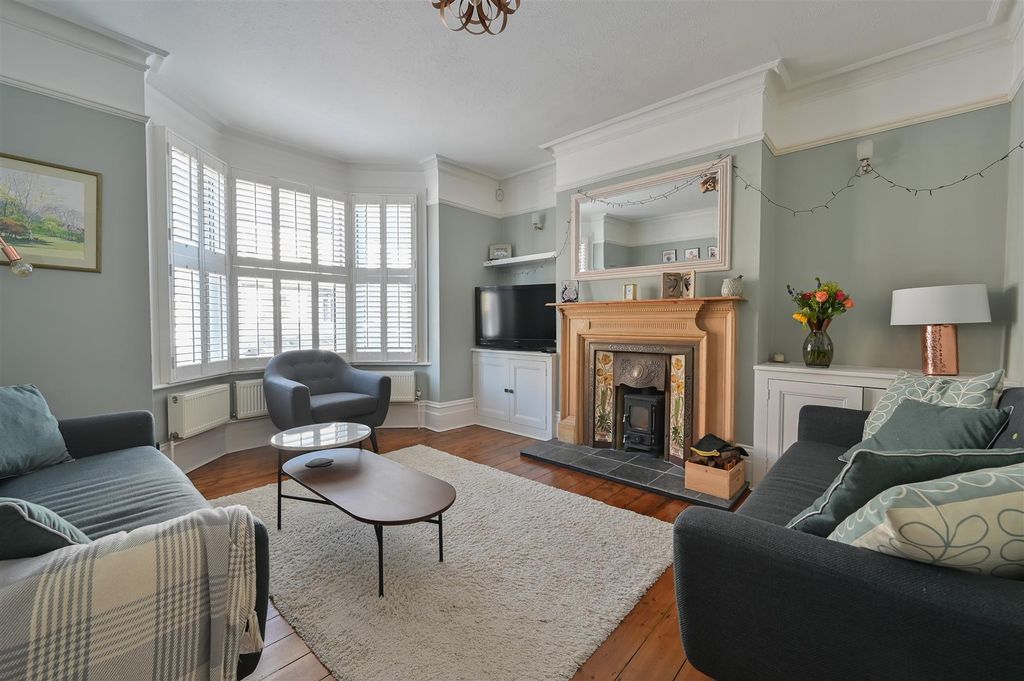 Property photo 3 of 12 39 Tennyson Road-1.Jpg