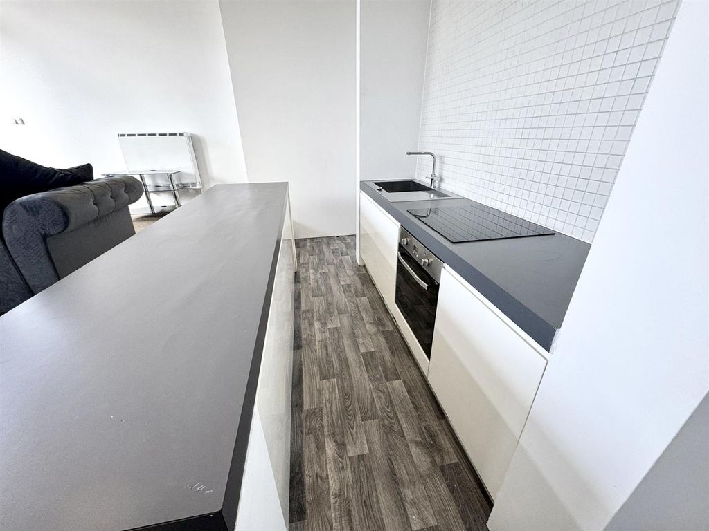 Property photo 2 of 8 F318B9cc-4c84-405d-9B1A-F54Ef6082843.Jpg