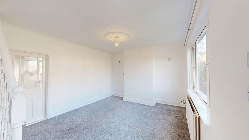 Property photo 2 of 15 Lounge