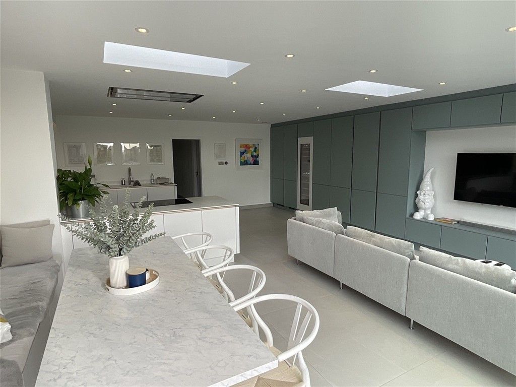 Property photo 3 of 11 Kitchen/Diner