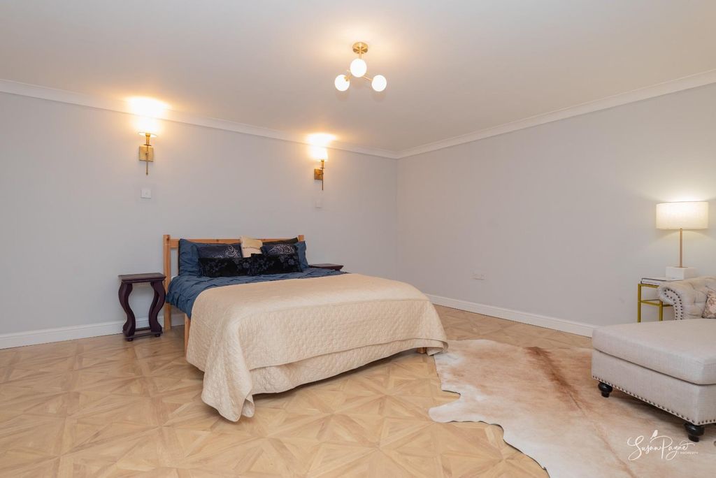 Property photo 3 of 21 Bedroom Two