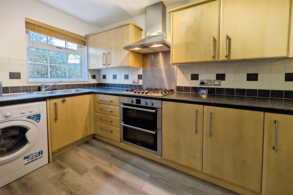 Property photo 3 of 8 (Main)